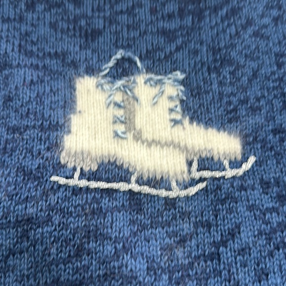 Nortcreast sweater vest blue and white knitted wit winter designs size medium - Picture 10 of 12